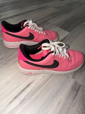 Nike Low-Top Sneakers in Pink with Black Swoosh